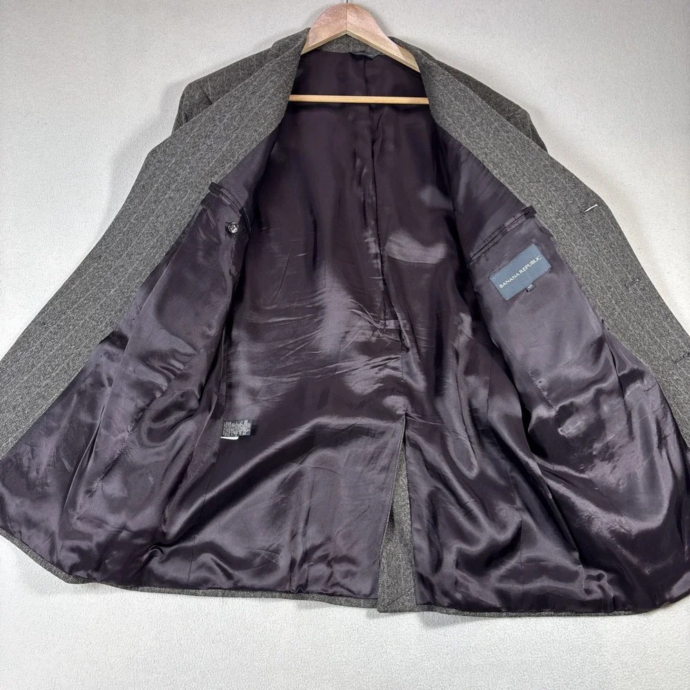 Banana Republic Jacket Pinstripe 3 button Wool Twill Blazer Made in Italy 42R‎